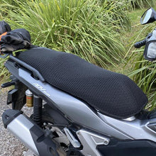 Load image into Gallery viewer, Cool Dry Covers for your Motorcycle Oversized Seat
