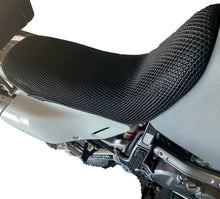 Load image into Gallery viewer, Cool Dry Covers seat covers installed on Suzuki DR650
